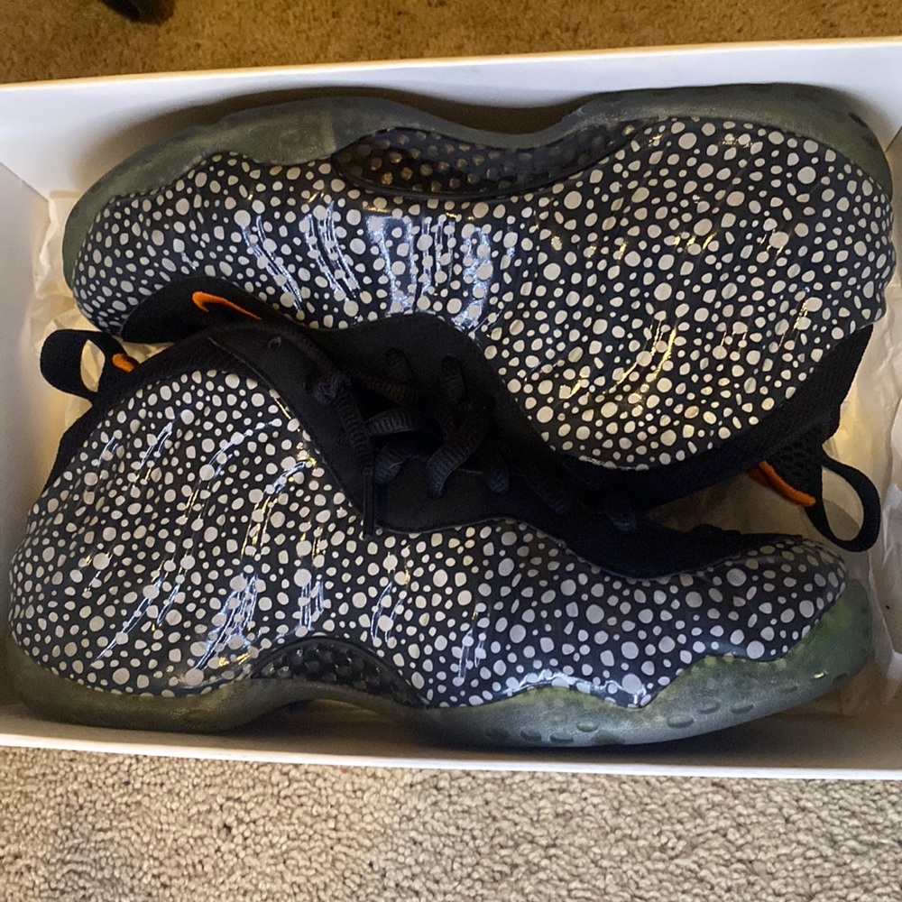 Air foamposite one prm. Size 8.5 in men. They are the anthracite orange-black